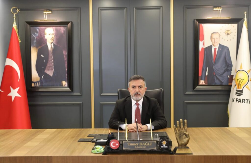 AK Parti Adana İl Başkanı Tamer Dağlı Kozan’ın Kurtuluş Günü İçin Mesaj Yayınladı